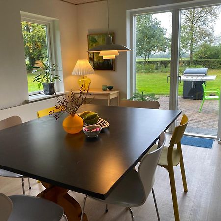 Skont Hus Pa Landet Taet Pa Billund Give Exterior foto