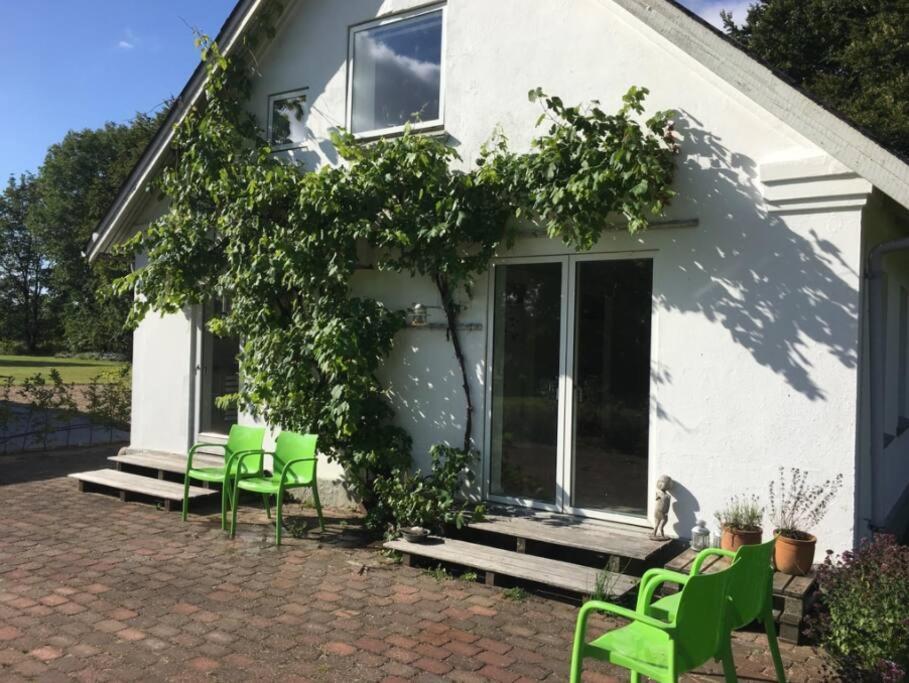 Skont Hus Pa Landet Taet Pa Billund Give Exterior foto