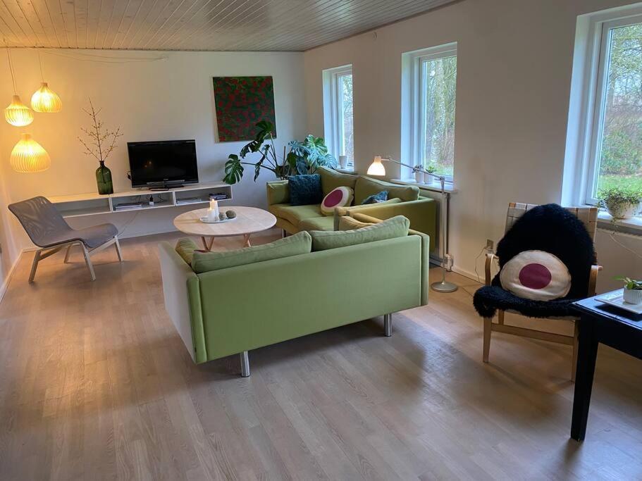 Skont Hus Pa Landet Taet Pa Billund Give Exterior foto